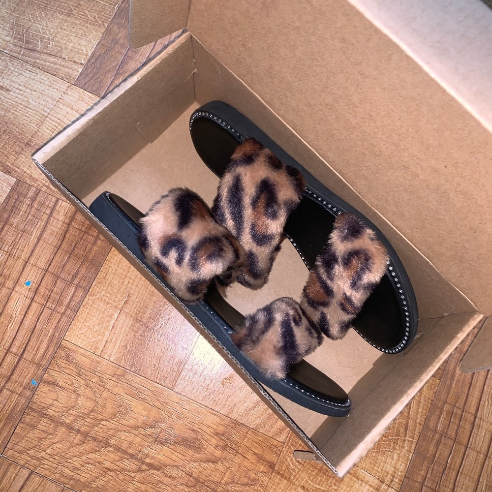 Cheetah Print Rhinestone Fur Slides/Sandals - Picture 4 of 7